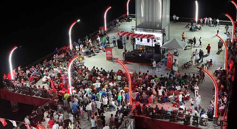 Tarihi iskelede Volkan İncüvez rüzgârı esti