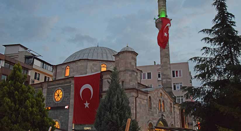 15 Temmuz direnişinin 9. yıl dönümünde camilerde salâlar okundu