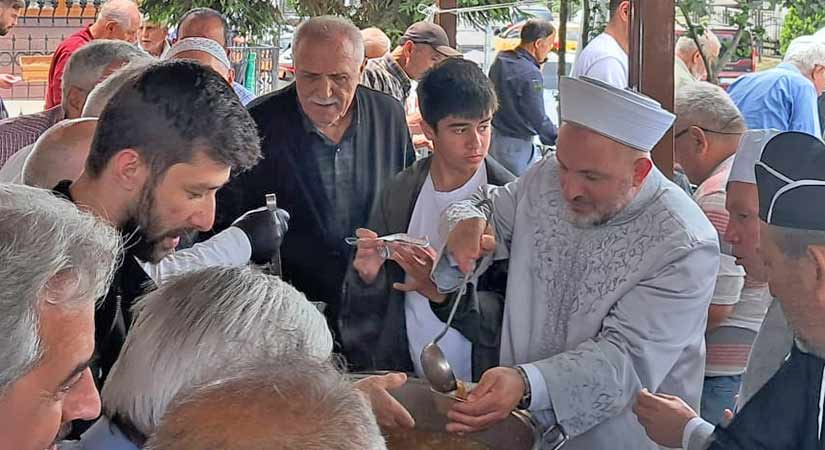 Müftülükten vatandaşlara aşure ikramı