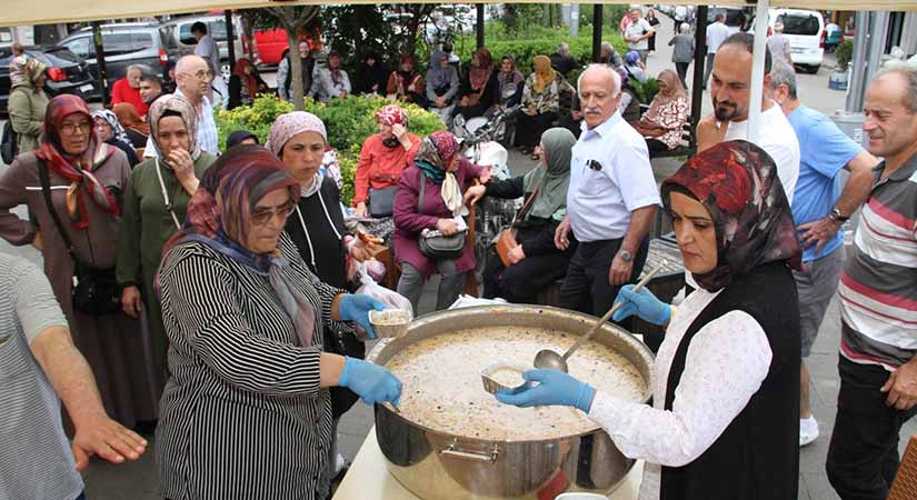 Yağlıdere’de aşure bereketi meydana taştı