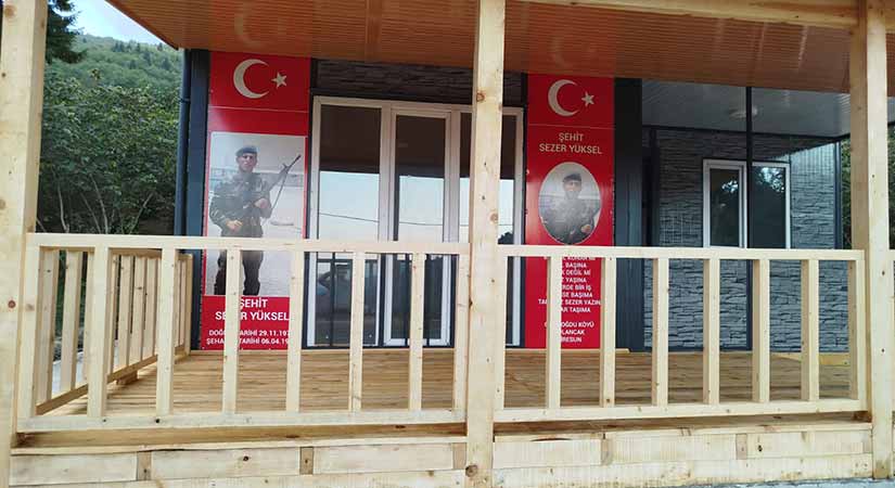 Şehit babası Hasan Yüksel’e anahtar teslimi ev