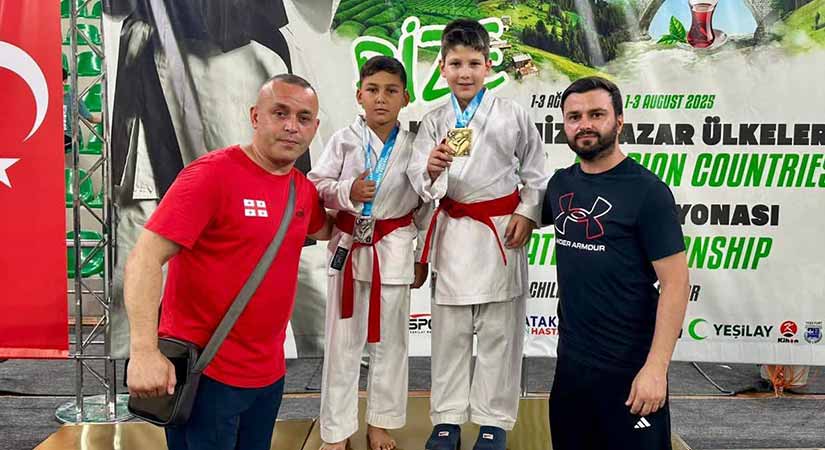 Karatecilerden Rize’de madalya yağmuru