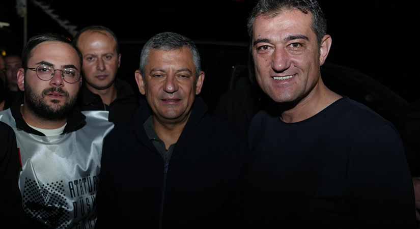 Başkan Köse Özel ile omuz omuza yürüdü