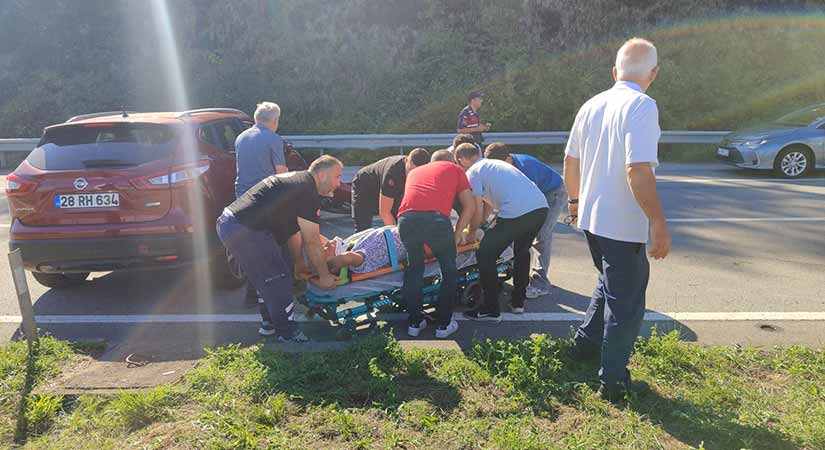 Kavşakta çarpışan otomobillerde 3 kişi yaralandı