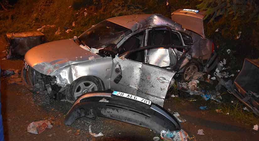 Otomobil otobüse çarptı: 4 yaralı