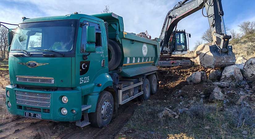 DSİ, Alucra Çayı’nda koruma çalışmalarını sürdürüyor