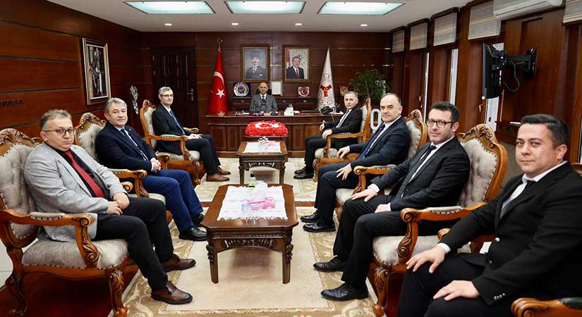 Vali Serdengeçti ilin sağlık yönetimiyle bir araya geldi