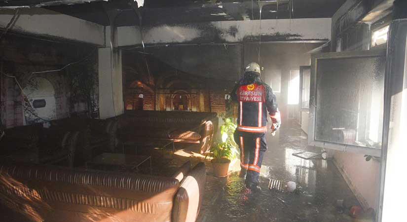 Giresun Gençlik Merkezinde korkutan yangın