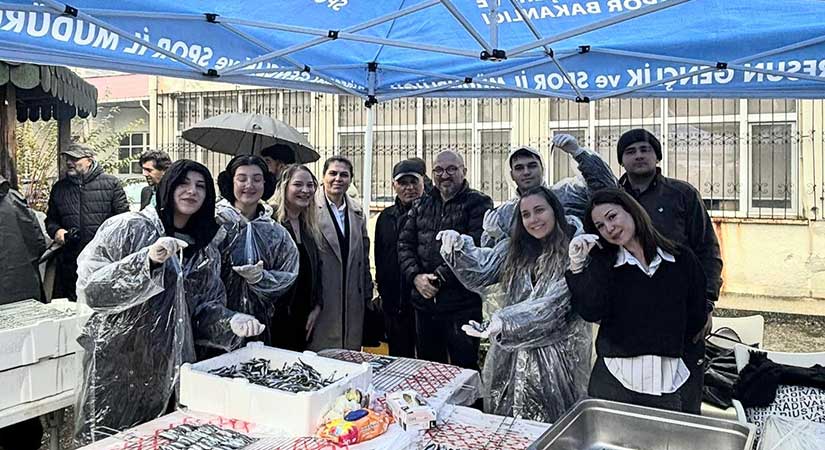 GRÜ’de hamsi şenliği renkli görüntülere sahne oldu