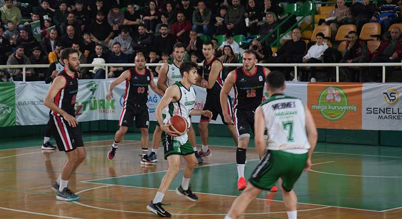 Kerasusspor evinde yeniden liderlik peşinde