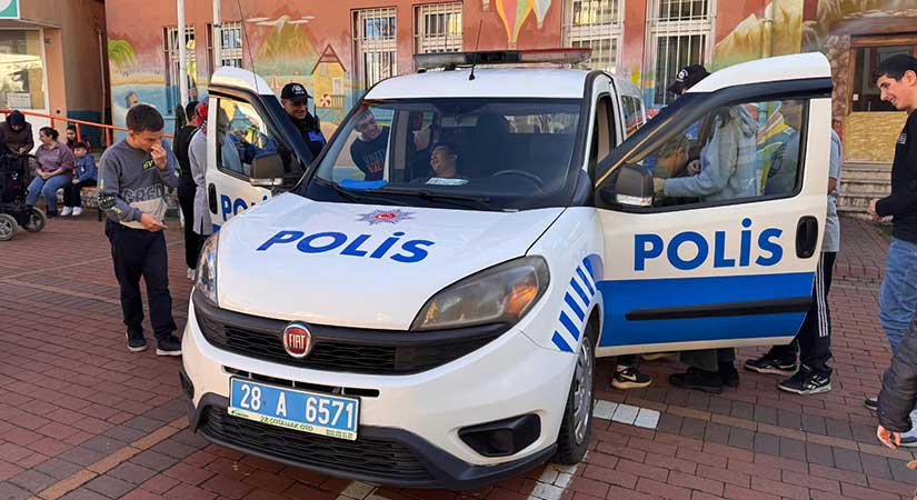 Emniyet ekiplerinden özel öğrencilere anlamlı ziyaret
