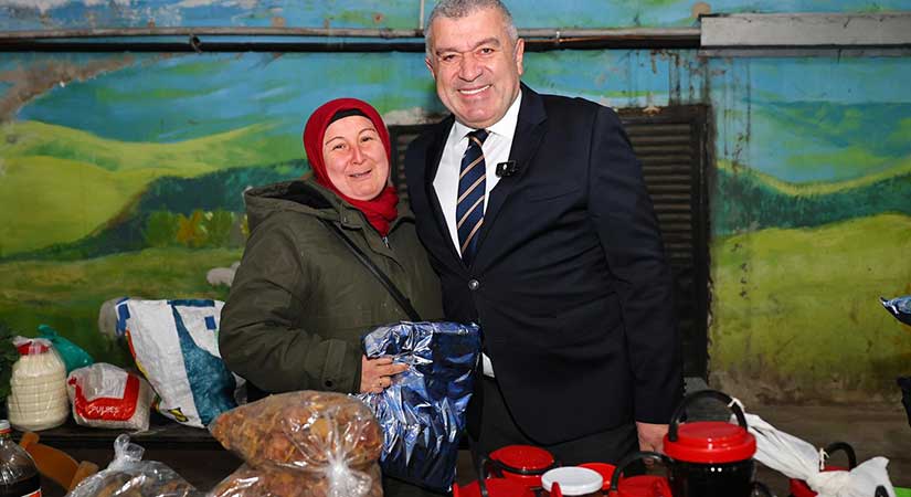 Bulancak’ta Salı Pazarı Yılbaşına Isındı