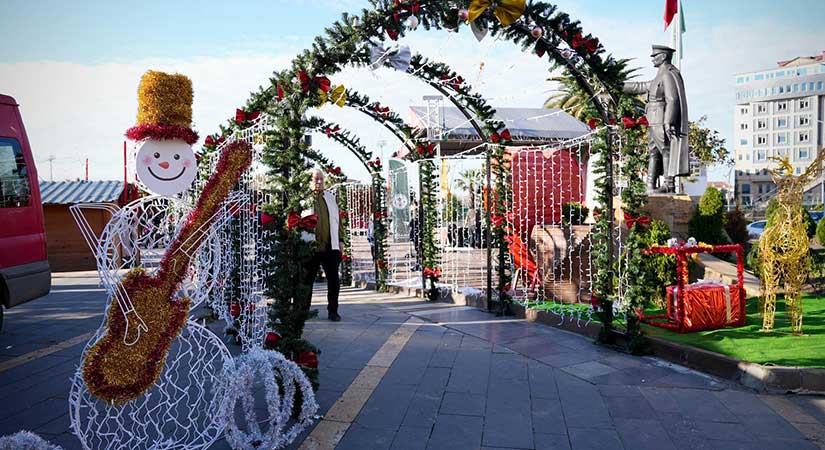 Atatürk Meydanı ışıl ışıl Yeni Yıl’a hazır