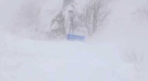 Eğribel Geçidi’nde kar ve tipi ulaşımı aksattı