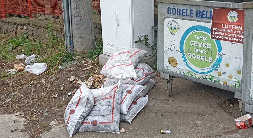 Görele’de sosyal yardım kömürü çöpte bulundu