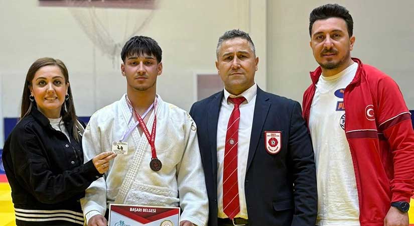 Mert Cengiz Turalı Türkiye üçüncüsü