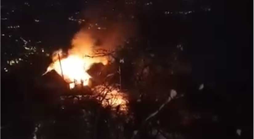 Taşhan’daki ev yangını korkuttu