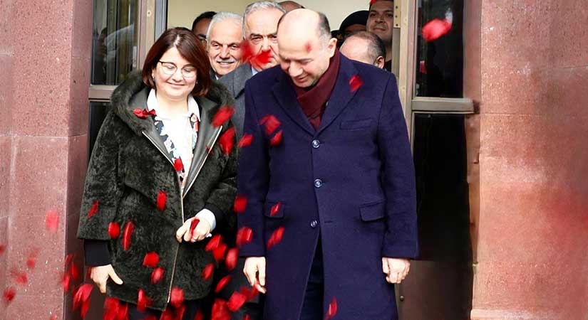 Vali Serdengeçti Giresun’a resmi törenle veda etti