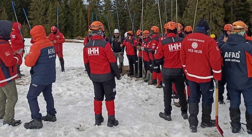 Kulakkaya’da çığ tatbikatında zamanla yarıştılar