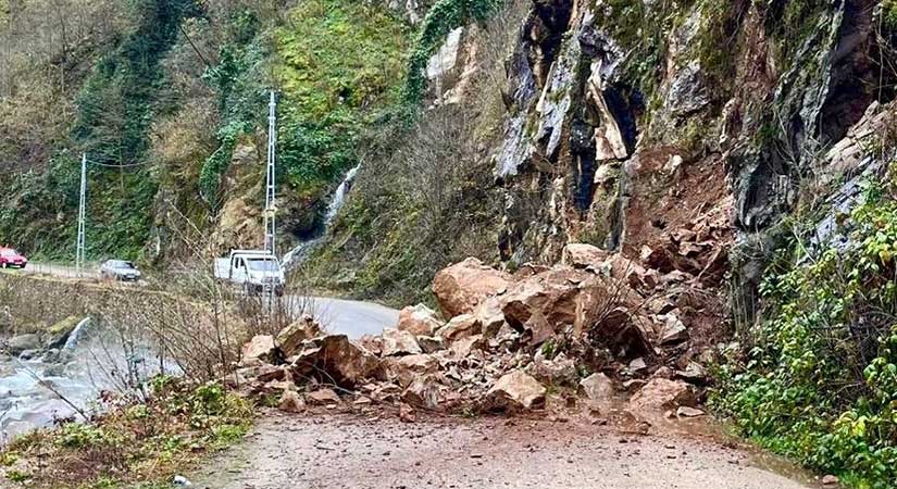 Espiye–Güce yolu heyelanla kapandı