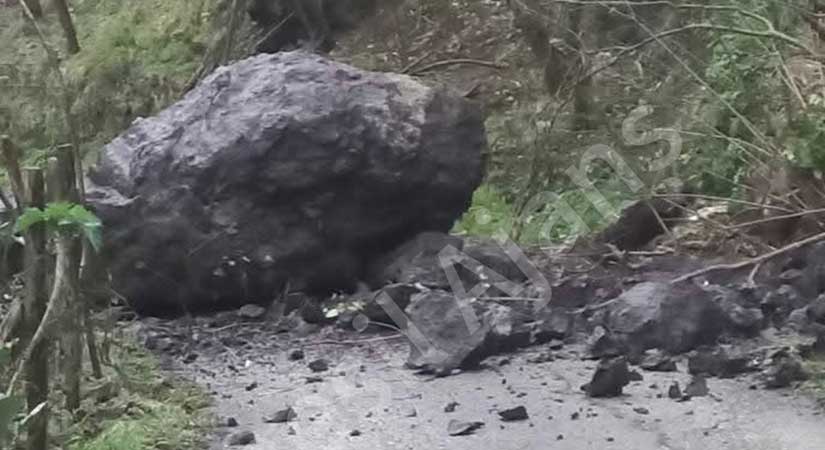 Ören yolunda heyelan paniği