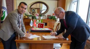 Fındık ve çocuk eserleri üniversiteye bağışlandı