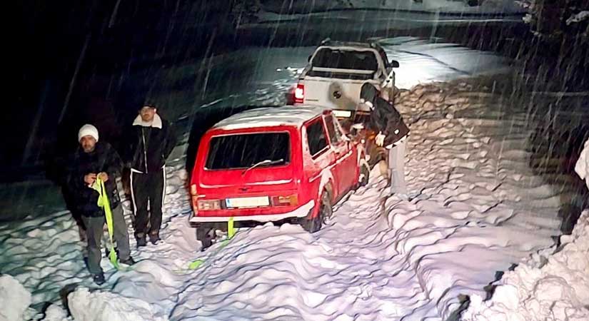 Kar esaretinde mahsur kalanlar kurtarıldı