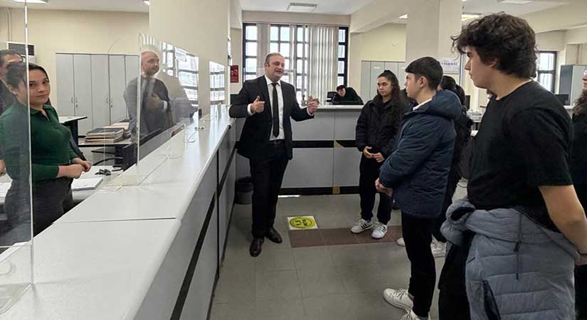 Giresun Lisesi öğrencileri defterdarlıkta
