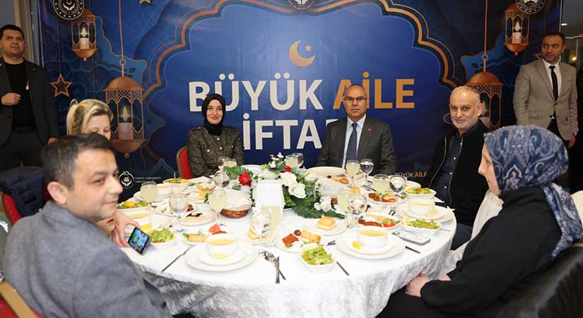 Vali Koç Koruyucu Ailelerle iftarda buluştu