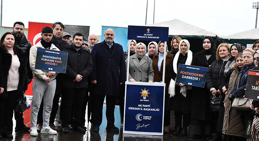 AK Parti’den Atatürk Meydanı’nda Darbe Mesajı
