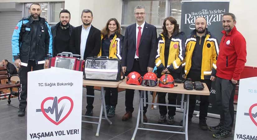 Ambulans hizmetleri vatandaşla buluştu