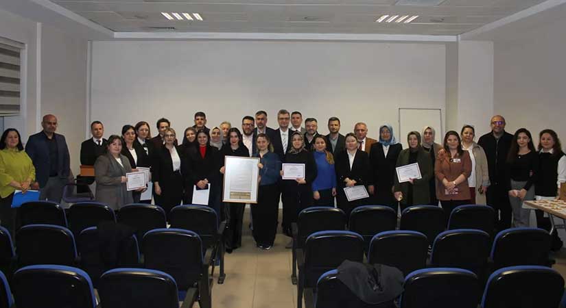 Giresun’da Öğrencilerden Huzurevine Anlamlı Ziyaret