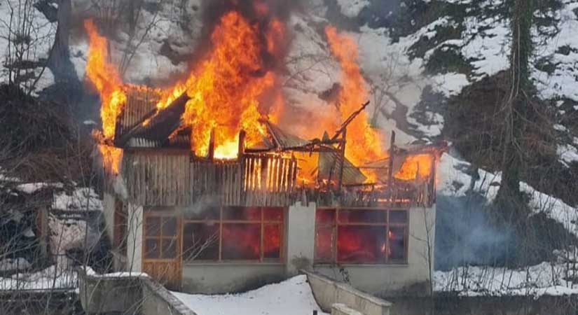 Dereli’de balık tesisinde çıkan yangın evi küle çevirdi