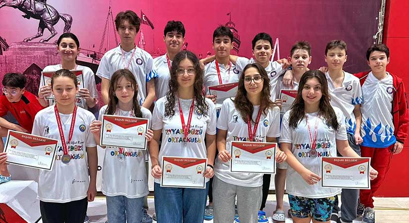 Giresunlu Yüzücüler grup müsabakalarında kürsüye çıktı