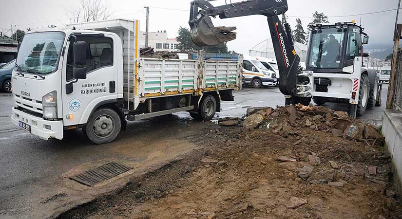 Giresun Belediyesi ekipleri kentin dört bir yanında