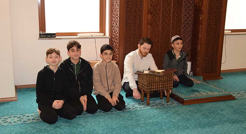 Hafız öğrenciler mukabele geleneğini yaşattı