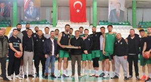 Kerasusspor çeyrek final öncesi vites artırdı