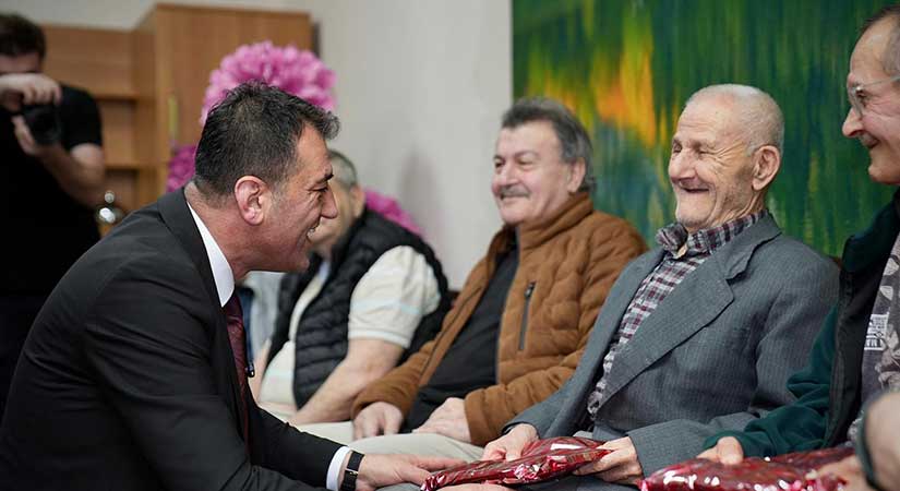 Fuat Köse’den huzurevi ve çocuklara bayram desteği