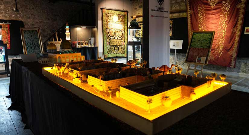 Mukaddes Emanetler Sergisi ziyaretçilerini ağırlıyor