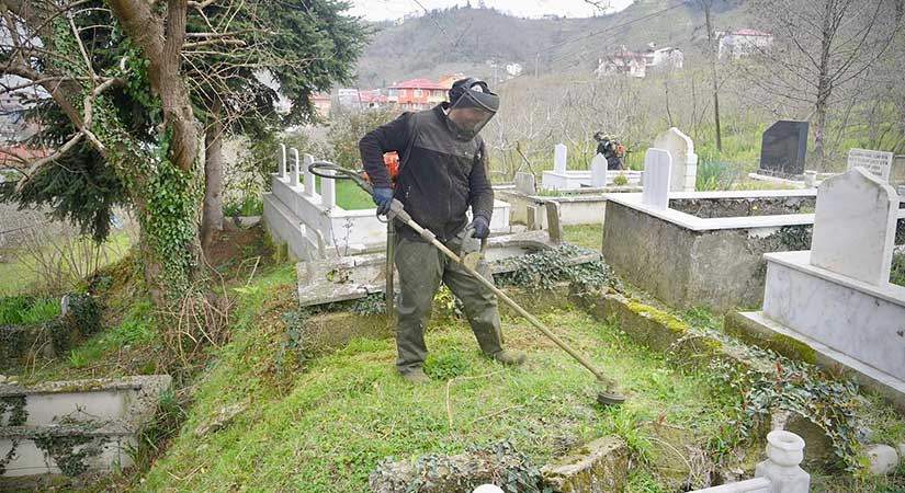 Giresun’da mezarlıklarda kapsamlı temizlik seferberliği