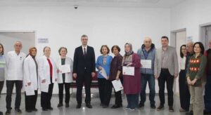 30 yıl hizmet eden sağlık çalışanlarına onur