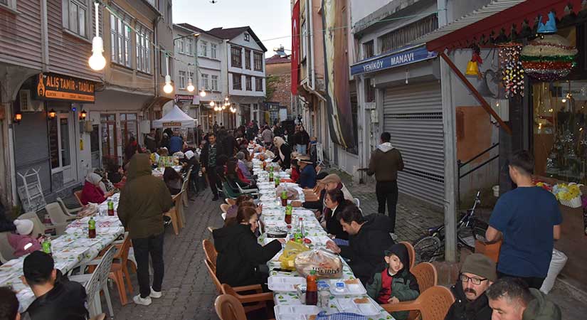 Tirebolu’da “Bir Kap Fazla Yap” sofraları kuruluyor