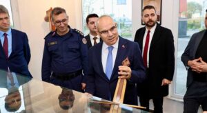 Vali Koç’tan kemençe müzesine dikkat çeken ziyaret