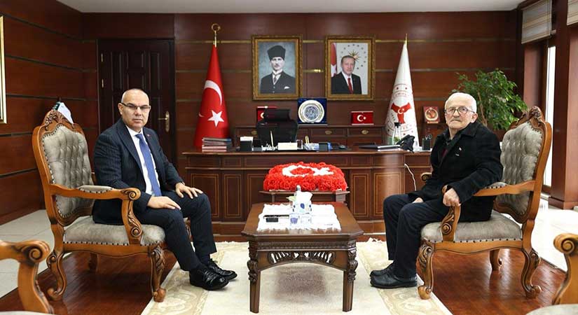 Vali Koç Şehit Babasını Makamında Ağırladı