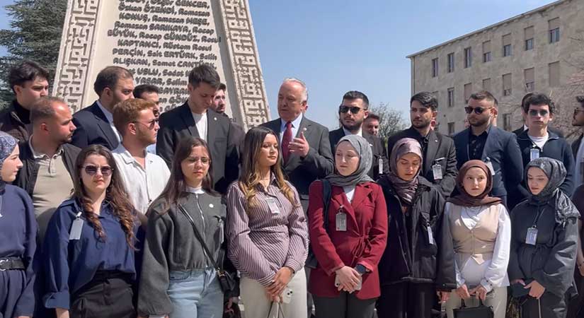 Ali Temür öğrencilerle bir araya geldi