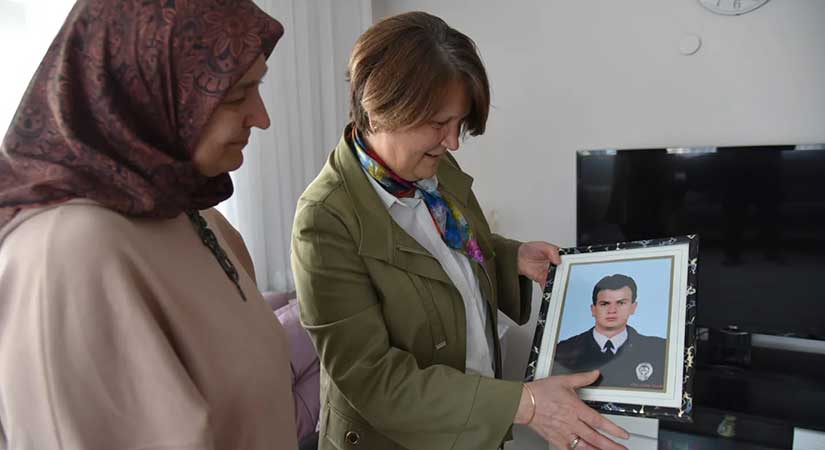 Aysel Uzun şehit ailesine “emanetimizsiniz” dedi