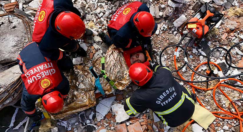 Giresun’da deprem tatbikatı gerçeğini aratmadı