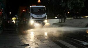 Giresun’da cadde ve sokaklar gece yıkanıyor