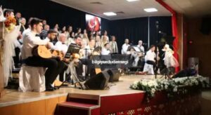 Bilgi Yurdu Korosu sahnede iz bıraktı