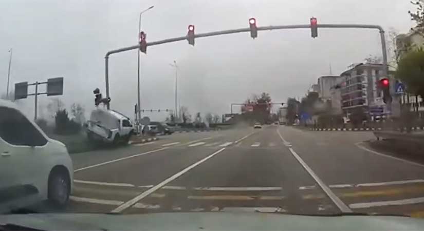 Bulancak Fatoğlu kavşağında kaza zinciri durmuyor